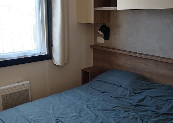 Mobil - 2 6p Bois De Bayadene * 피리악-쉬르-메르